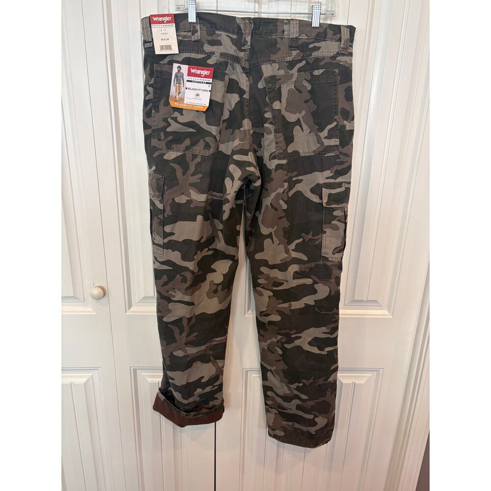 Wrangler Relaxed Fit Fleece Lined Green‎ Camo Pants Size 36/34